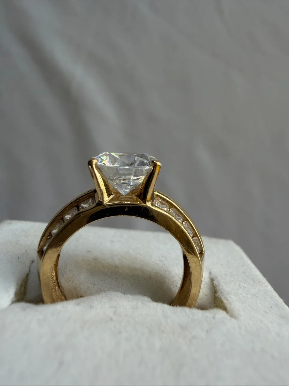 14 k Gold Round-Cut Cubic Zirconia Ring with Side Accent Stones